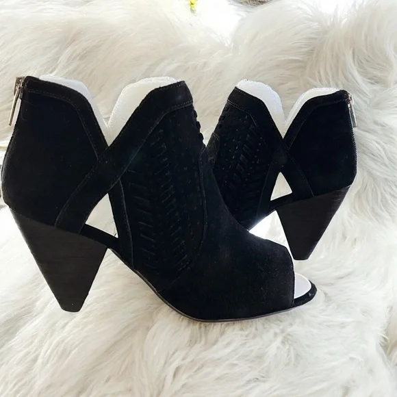 💕VINTAGE💕 Vince Camuto Black Ankle Booties with Geometric Heel - Picture 5 of 7